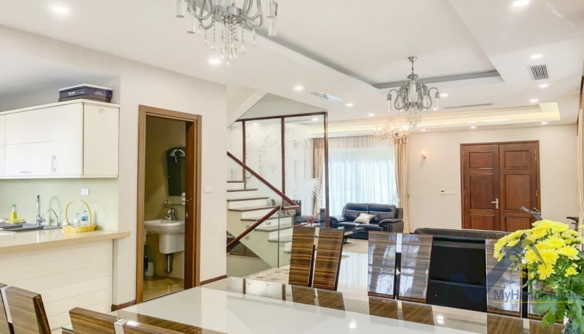 Xem ảnh 22: Ảnh 22: Cho thuê biệt thự Vinhomes Riverside đủ đồ gần khu bể bơi