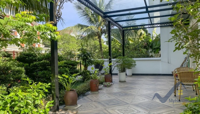 Xem ảnh 26: Ảnh 26: Cho thuê biệt thự Vinhomes Riverside đủ đồ gần khu bể bơi