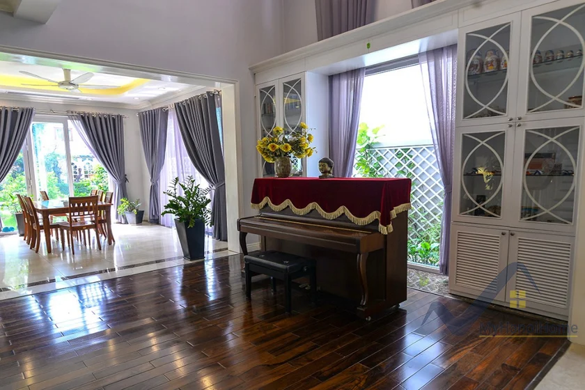 Xem ảnh 14: Ảnh 14: Cho thuê biệt thự Vinhomes Riverside Full đồ gần trường BIS