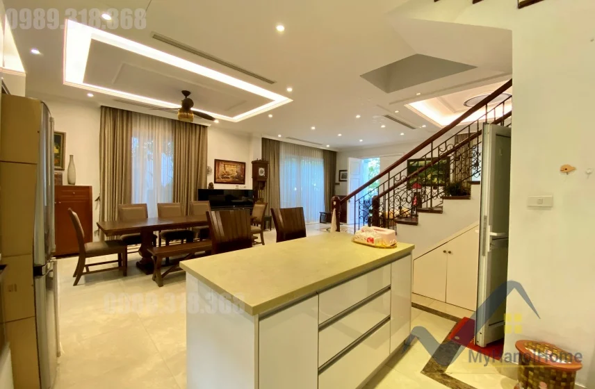 Xem ảnh 16: Ảnh 16: Cho thuê biệt thự Vinhomes Riverside full nội thất Đông Dương