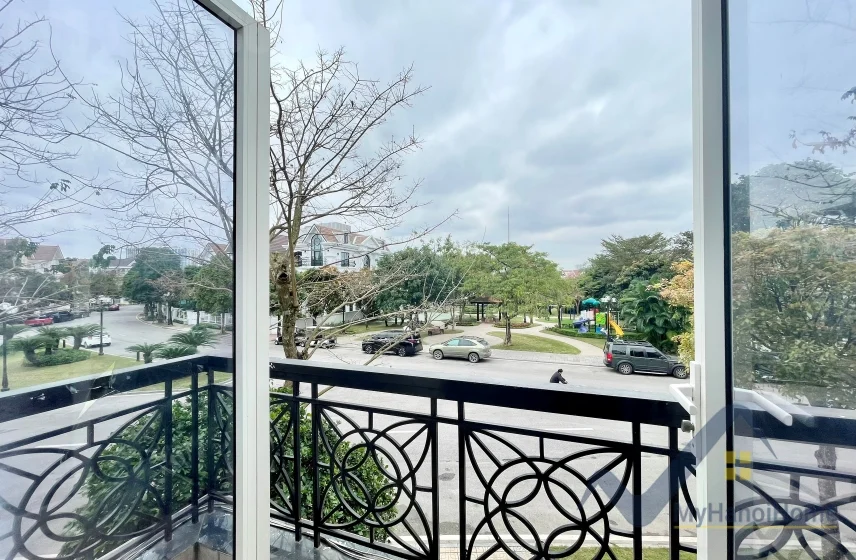 Xem ảnh 6: Ảnh 6: Cho thuê biệt thự Vinhomes Riverside full nội thất gần công viên