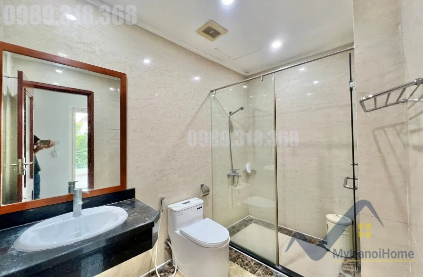 Xem ảnh 7: Ảnh 7: Cho thuê biệt thự Vinhomes Riverside Hoa Sữa, full nội thất gần sân Golf