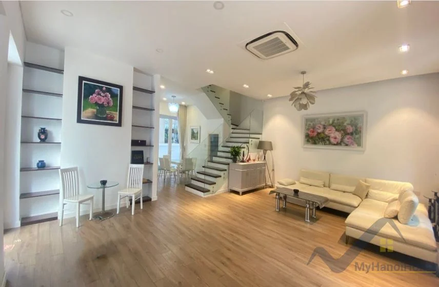 Xem ảnh 2: Ảnh 2: Cho thuê biệt thự Vinhomes Riverside nội thất hiện đại