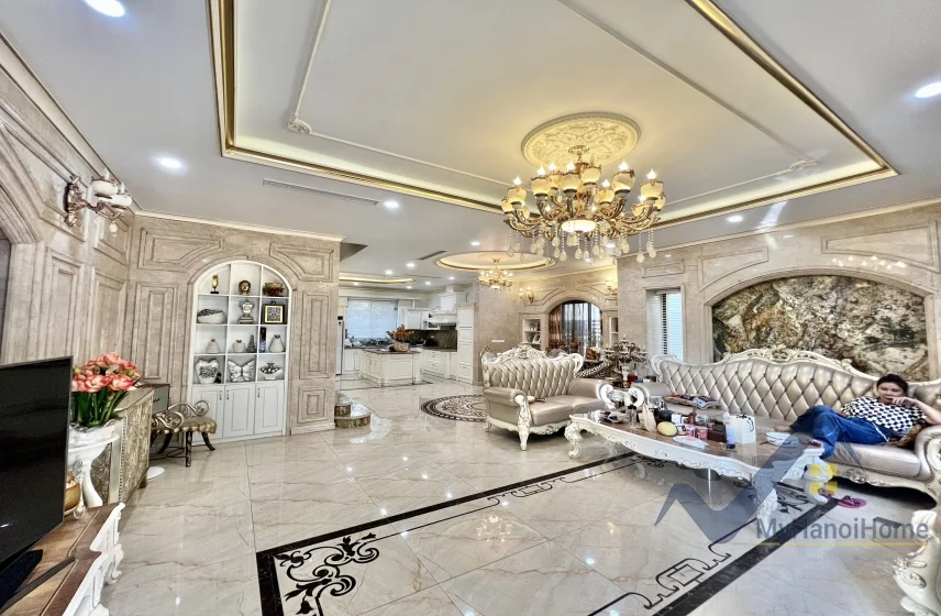 Xem ảnh 4: Ảnh 4: Cho thuê biệt thự Vinhomes Riverside nội thất tân cổ điển