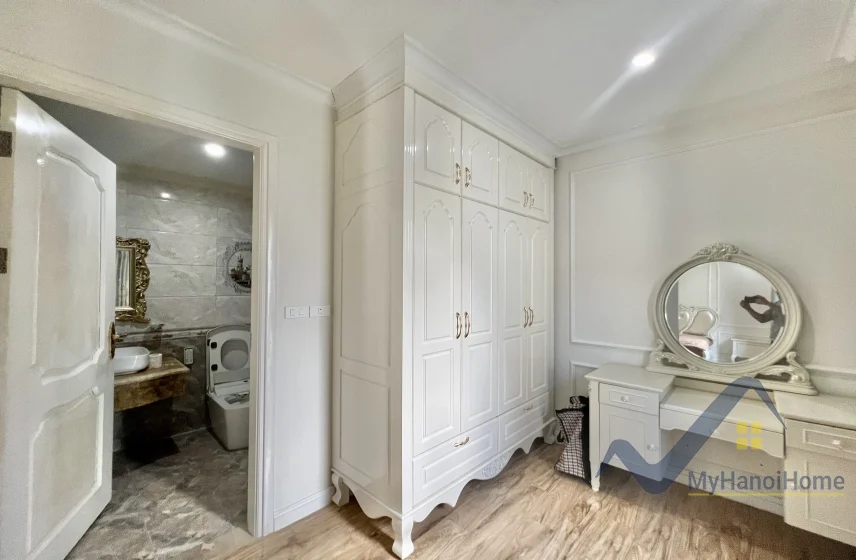 Xem ảnh 10: Ảnh 10: Cho thuê biệt thự Vinhomes Riverside nội thất tân cổ điển