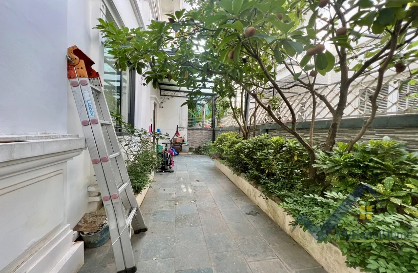 Xem ảnh 16: Ảnh 16: Cho thuê biệt thự Vinhomes Riverside nội thất tân cổ điển