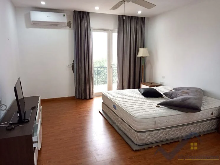 Xem ảnh 8: Ảnh 8: Cho thuê biệt thự Vinhomes Riverside song lập đủ đồ