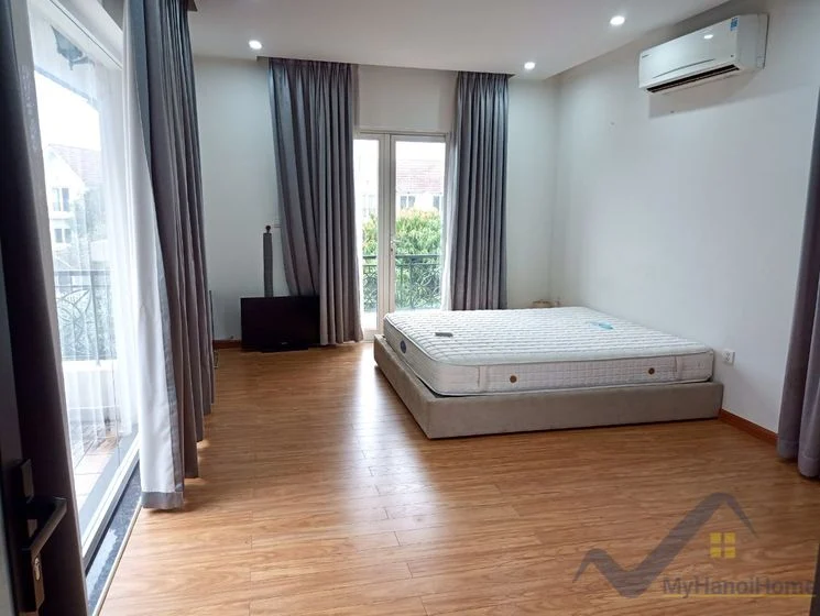 Xem ảnh 10: Ảnh 10: Cho thuê biệt thự Vinhomes Riverside song lập đủ đồ