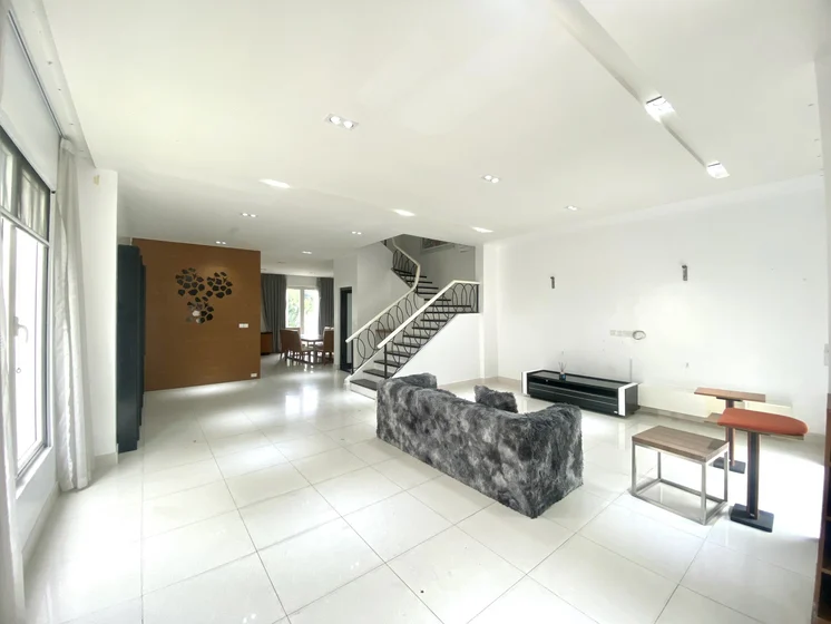Xem ảnh 15: Ảnh 15: Cho thuê biệt thự Vinhomes Riverside song lập đủ đồ
