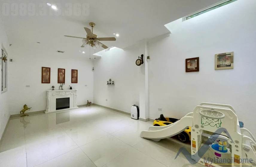 Xem ảnh 3: Ảnh 3: Cho thuê biệt thự Vinhomes Riverside trang bị full nội thất 4pn