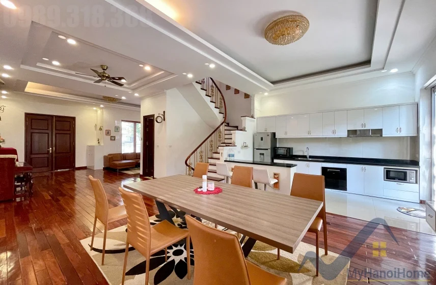 Xem ảnh 10: Ảnh 10: Cho thuê biệt thự Vinhomes Riverside trang bị full nội thất 4pn