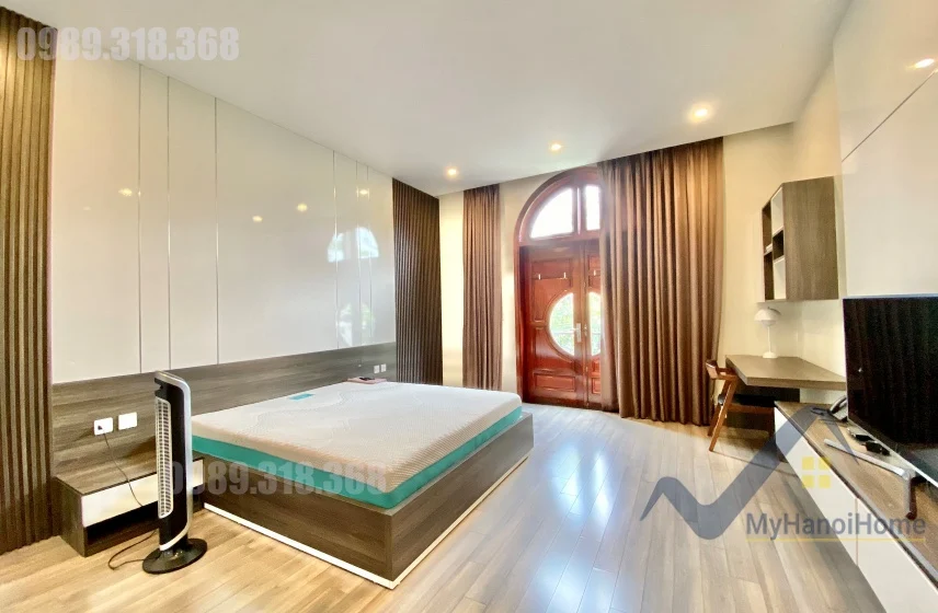 Xem ảnh 4: Ảnh 4: Cho thuê đơn lập Vinhomes Riverside phong cách hiện đại, full đồ