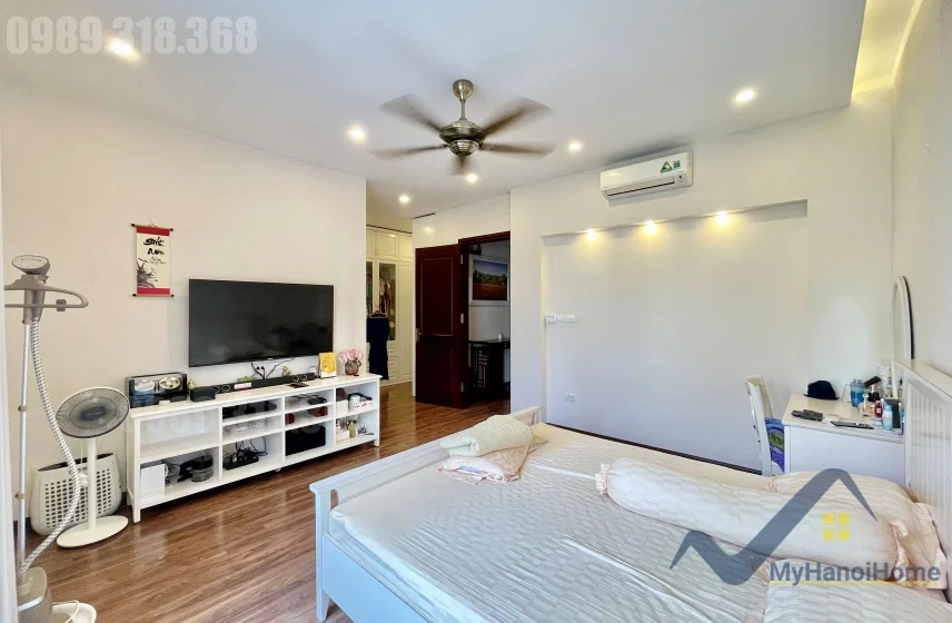 Xem ảnh 3: Ảnh 3: Cho thuê nhà liền kề Vinhomes Riverside 4 phòng ngủ