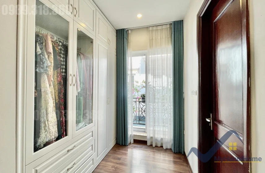 Xem ảnh 4: Ảnh 4: Cho thuê nhà liền kề Vinhomes Riverside 4 phòng ngủ