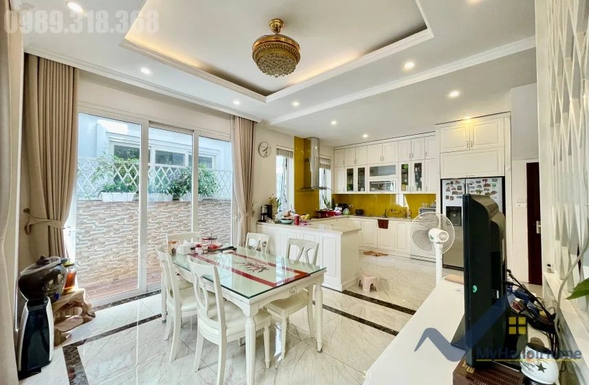 Xem ảnh 20: Ảnh 20: Cho thuê nhà liền kề Vinhomes Riverside 4 phòng ngủ