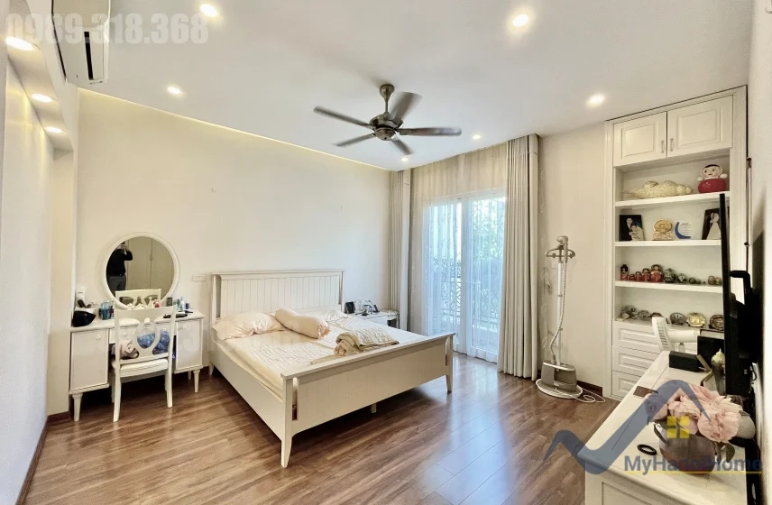 Xem ảnh 25: Ảnh 25: Cho thuê nhà liền kề Vinhomes Riverside 4 phòng ngủ