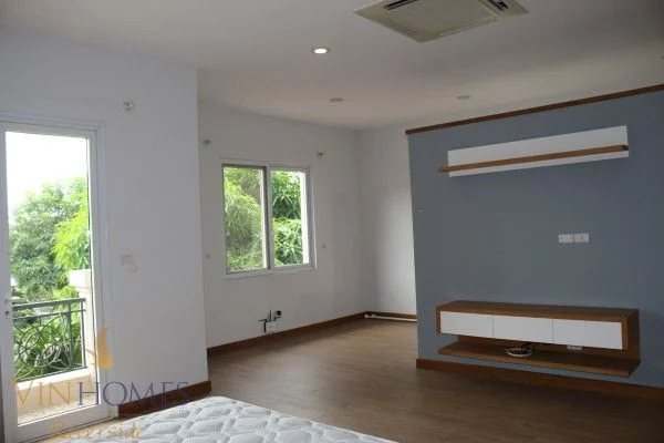 Xem ảnh 3: Ảnh 3: Cho thuê nhà tại Vinhomes Riverside Hoa Lan full nội thất