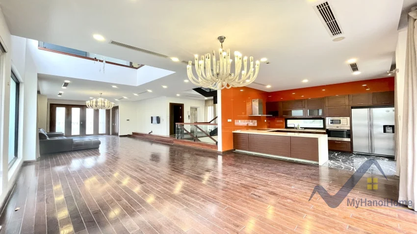 Xem ảnh 3: Ảnh 3: Cho thuê nhà Vinhomes Riverside 4 phòng ngủ có thang máy