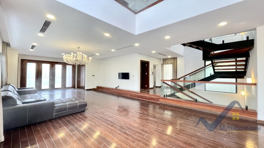 Xem ảnh 4: Ảnh 4: Cho thuê nhà Vinhomes Riverside 4 phòng ngủ có thang máy