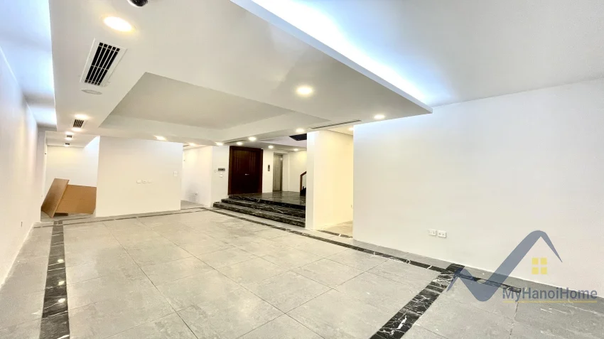 Xem ảnh 8: Ảnh 8: Cho thuê nhà Vinhomes Riverside 4 phòng ngủ có thang máy