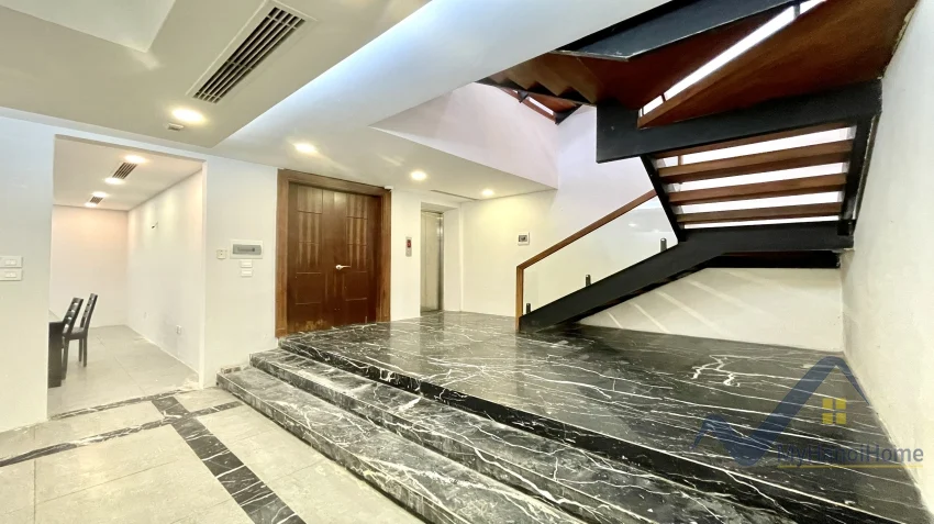 Xem ảnh 9: Ảnh 9: Cho thuê nhà Vinhomes Riverside 4 phòng ngủ có thang máy