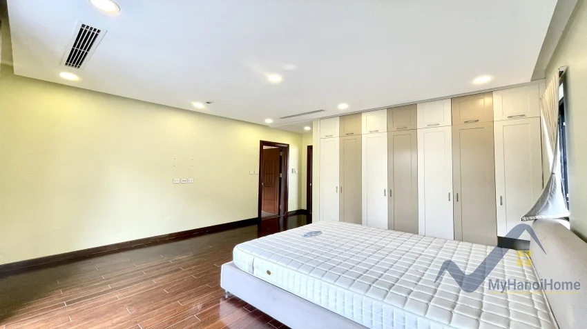 Xem ảnh 11: Ảnh 11: Cho thuê nhà Vinhomes Riverside 4 phòng ngủ có thang máy