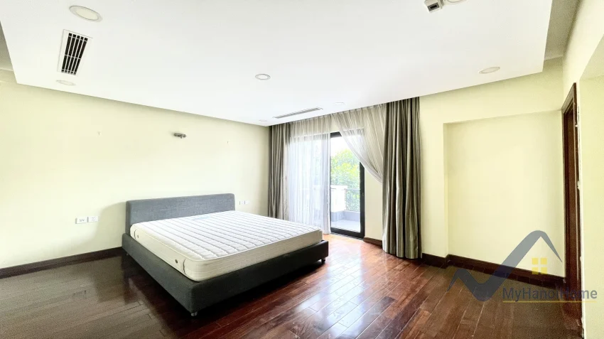 Xem ảnh 13: Ảnh 13: Cho thuê nhà Vinhomes Riverside 4 phòng ngủ có thang máy