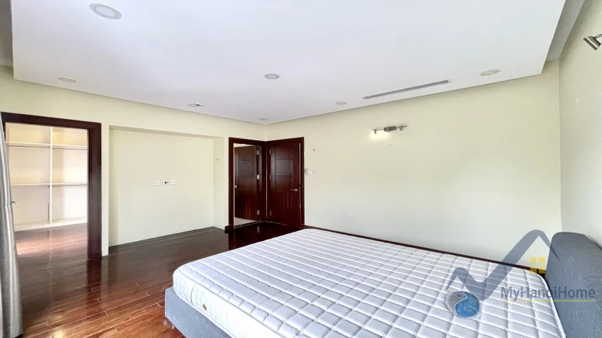Xem ảnh 14: Ảnh 14: Cho thuê nhà Vinhomes Riverside 4 phòng ngủ có thang máy