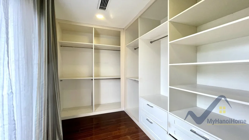 Xem ảnh 16: Ảnh 16: Cho thuê nhà Vinhomes Riverside 4 phòng ngủ có thang máy