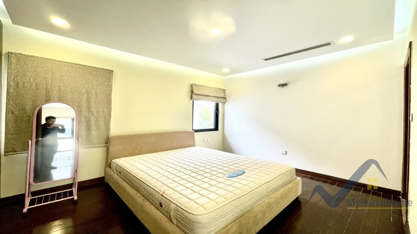 Xem ảnh 18: Ảnh 18: Cho thuê nhà Vinhomes Riverside 4 phòng ngủ có thang máy