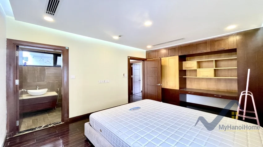 Xem ảnh 19: Ảnh 19: Cho thuê nhà Vinhomes Riverside 4 phòng ngủ có thang máy