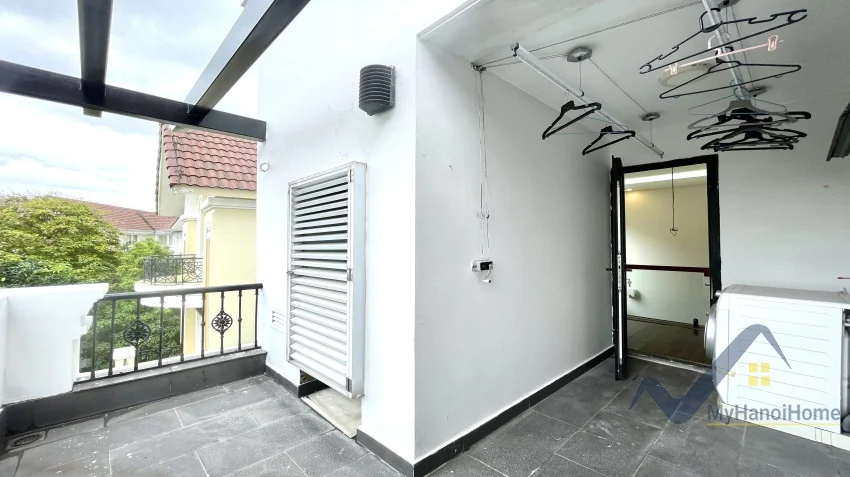 Xem ảnh 21: Ảnh 21: Cho thuê nhà Vinhomes Riverside 4 phòng ngủ có thang máy