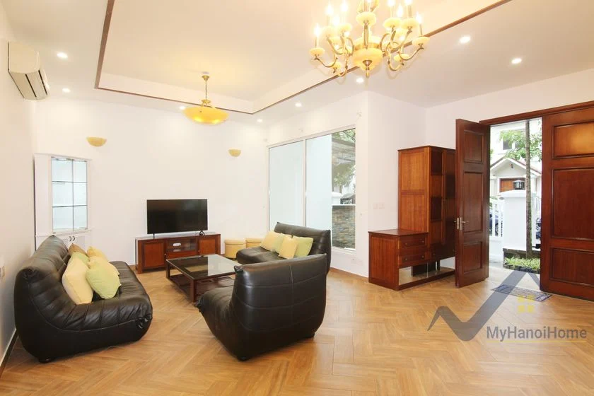 Xem ảnh 2: Ảnh 2: Cho thuê nhà Vinhomes Riverside đủ đồ 4 phòng ngủ gần BIS