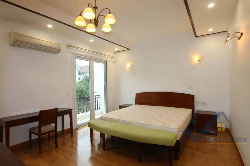 Xem ảnh 4: Ảnh 4: Cho thuê nhà Vinhomes Riverside đủ đồ 4 phòng ngủ gần BIS