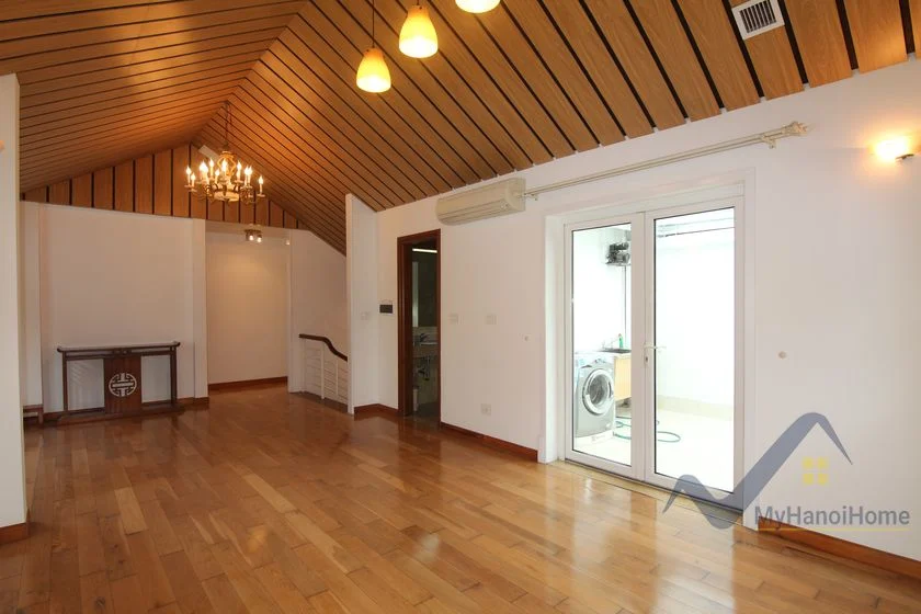 Xem ảnh 8: Ảnh 8: Cho thuê nhà Vinhomes Riverside đủ đồ 4 phòng ngủ gần BIS