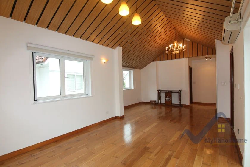 Xem ảnh 9: Ảnh 9: Cho thuê nhà Vinhomes Riverside đủ đồ 4 phòng ngủ gần BIS
