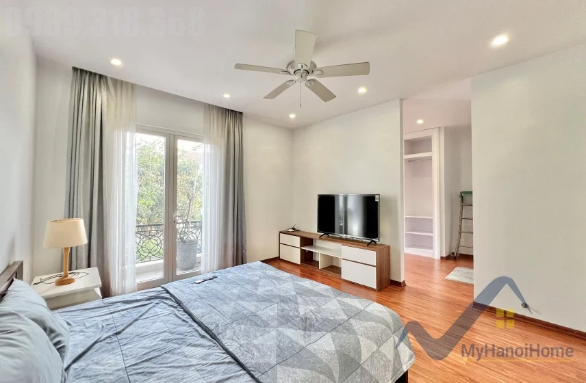 Xem ảnh 12: Ảnh 12: Cho thuê song lập Vinhomes Riverside biệt thự full đồ