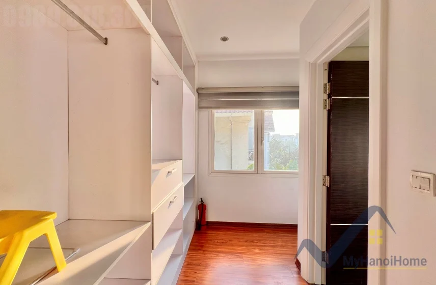 Xem ảnh 14: Ảnh 14: Cho thuê song lập Vinhomes Riverside biệt thự full đồ