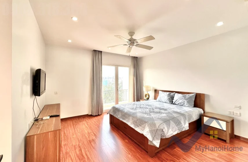 Xem ảnh 16: Ảnh 16: Cho thuê song lập Vinhomes Riverside biệt thự full đồ