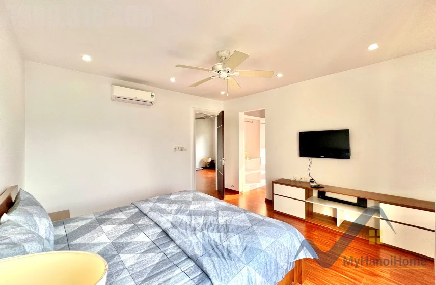 Xem ảnh 17: Ảnh 17: Cho thuê song lập Vinhomes Riverside biệt thự full đồ