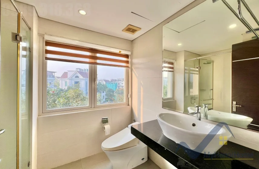 Xem ảnh 18: Ảnh 18: Cho thuê song lập Vinhomes Riverside biệt thự full đồ