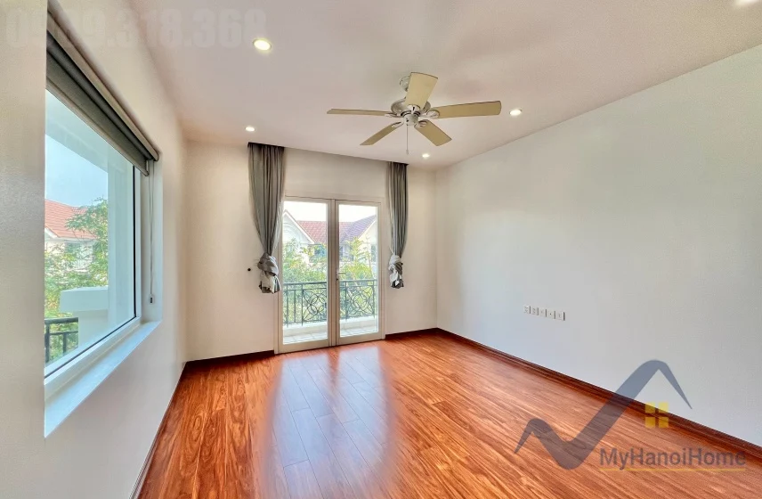 Xem ảnh 19: Ảnh 19: Cho thuê song lập Vinhomes Riverside biệt thự full đồ