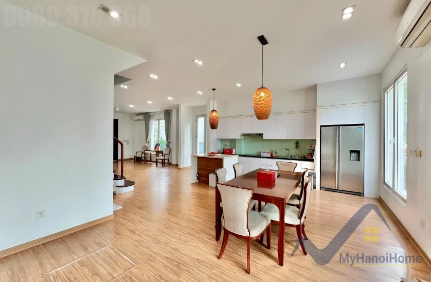 Xem ảnh 24: Ảnh 24: Cho thuê song lập Vinhomes Riverside biệt thự full đồ