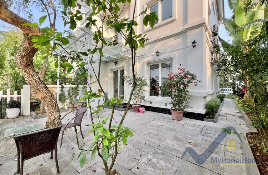 Xem ảnh 26: Ảnh 26: Cho thuê song lập Vinhomes Riverside biệt thự full đồ