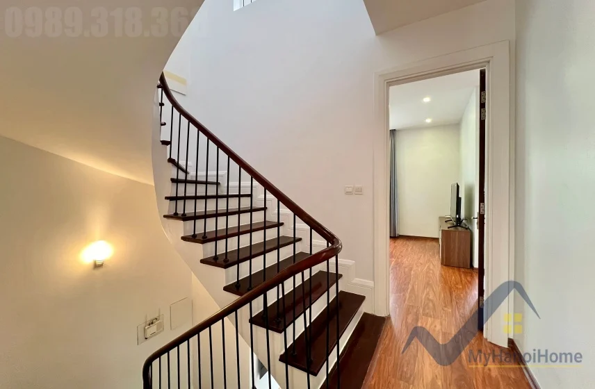 Xem ảnh 27: Ảnh 27: Cho thuê song lập Vinhomes Riverside biệt thự full đồ
