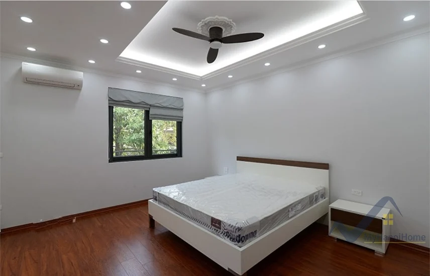 Xem ảnh 4: Ảnh 4: Cho thuê song lập Vinhomes Riverside đủ đồ, có tầng hầm