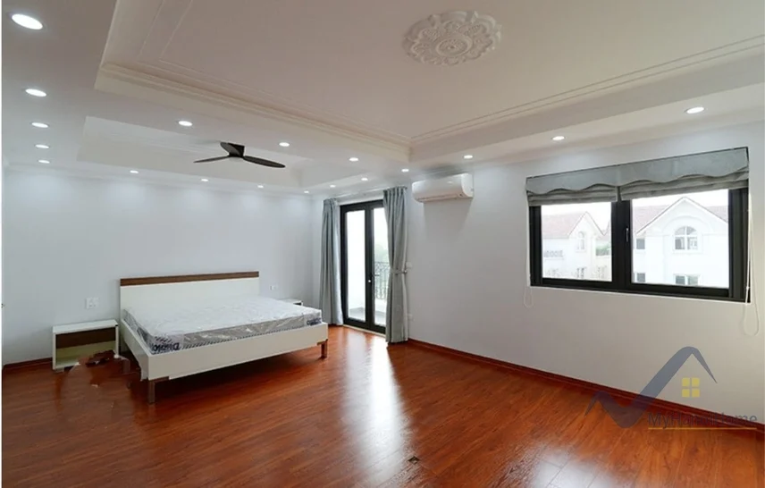 Xem ảnh 5: Ảnh 5: Cho thuê song lập Vinhomes Riverside đủ đồ, có tầng hầm