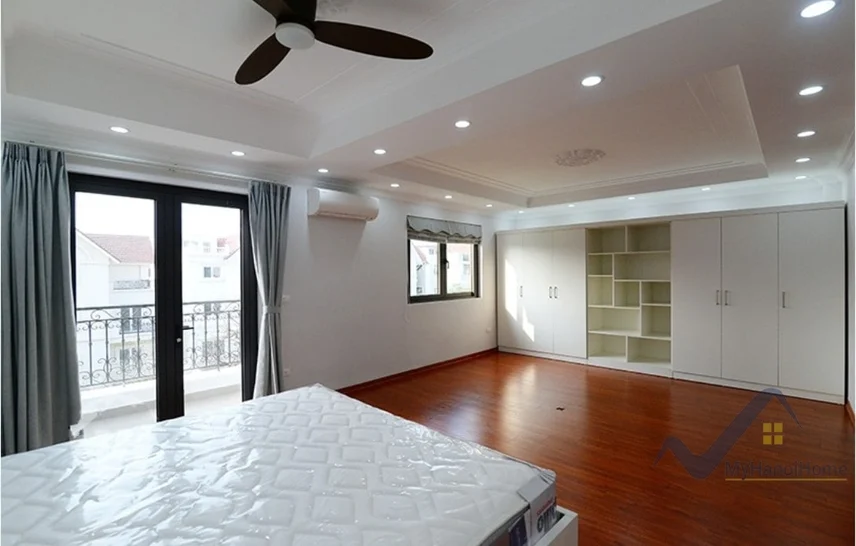 Xem ảnh 6: Ảnh 6: Cho thuê song lập Vinhomes Riverside đủ đồ, có tầng hầm