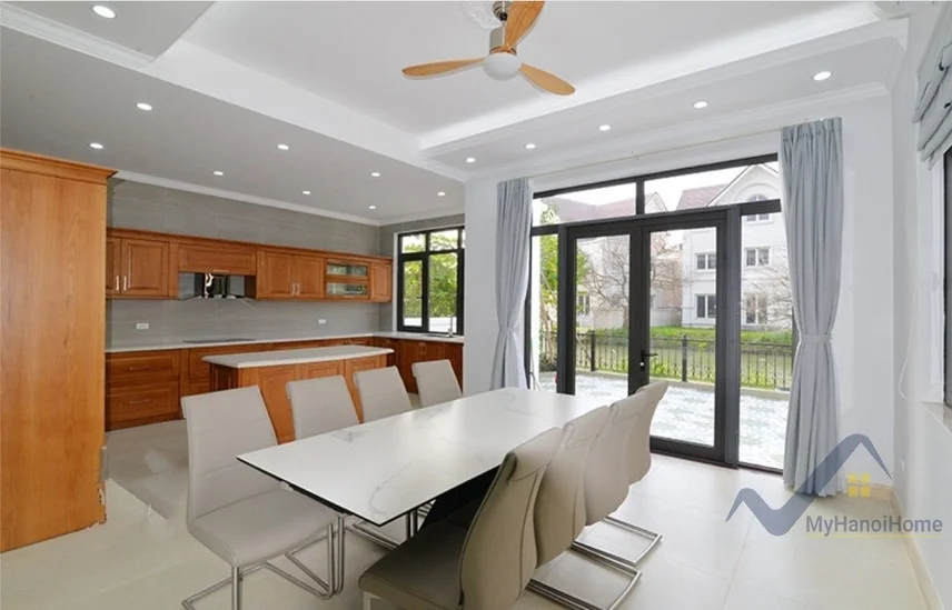 Xem ảnh 16: Ảnh 16: Cho thuê song lập Vinhomes Riverside đủ đồ, có tầng hầm