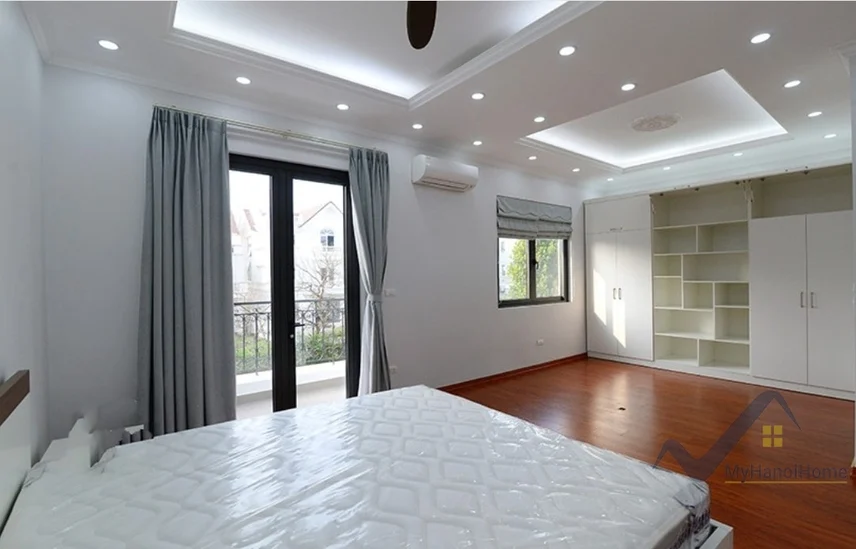 Xem ảnh 18: Ảnh 18: Cho thuê song lập Vinhomes Riverside đủ đồ, có tầng hầm